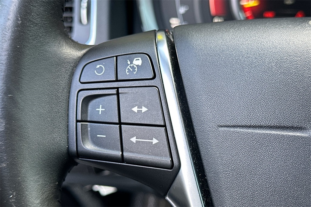 2017 Volvo V60 Cross Country Platinum Image 27 of 37