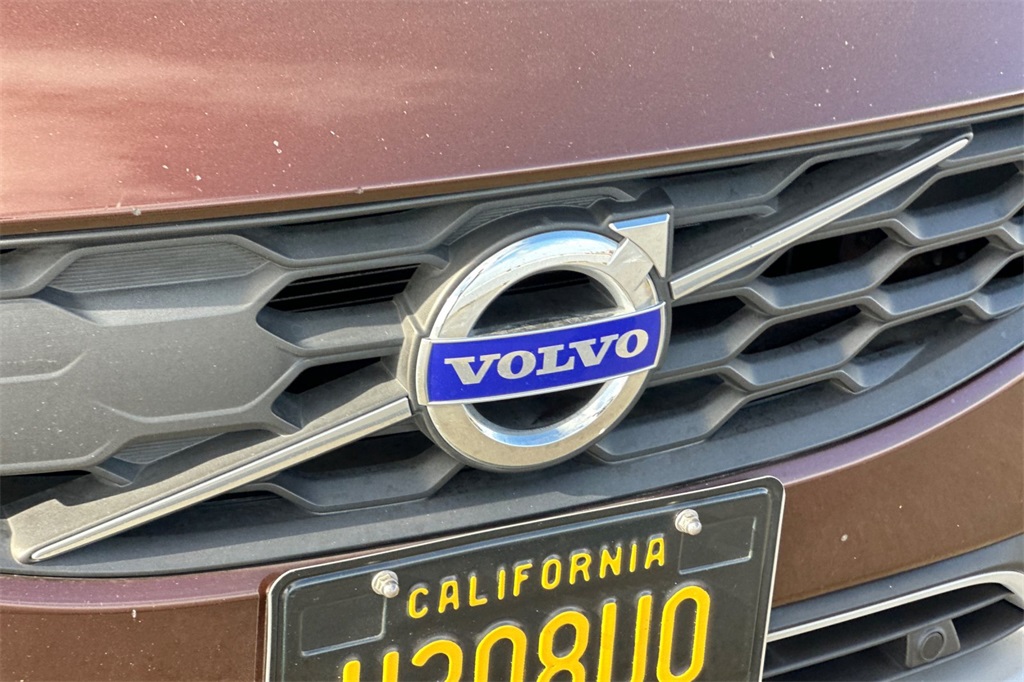 2017 Volvo V60 Cross Country Platinum Image 32 of 37