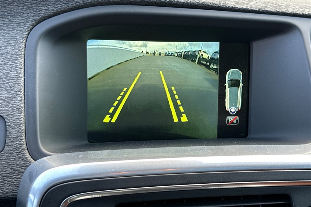 2017 Volvo V60 Cross Country Platinum Image 33 of 37