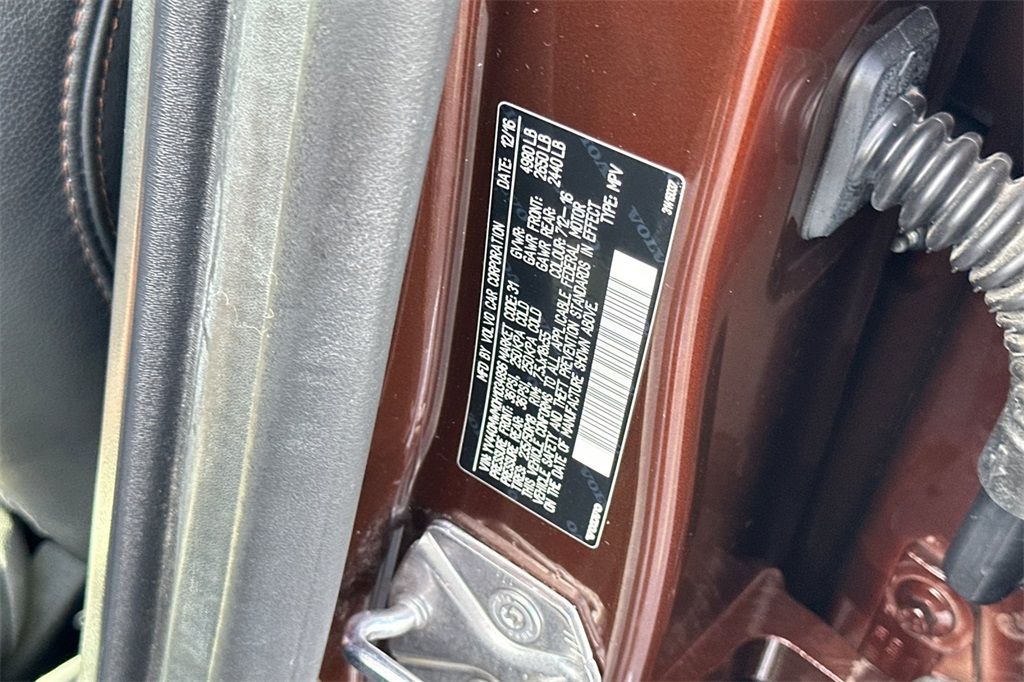 2017 Volvo V60 Cross Country Platinum Image 31 of 37