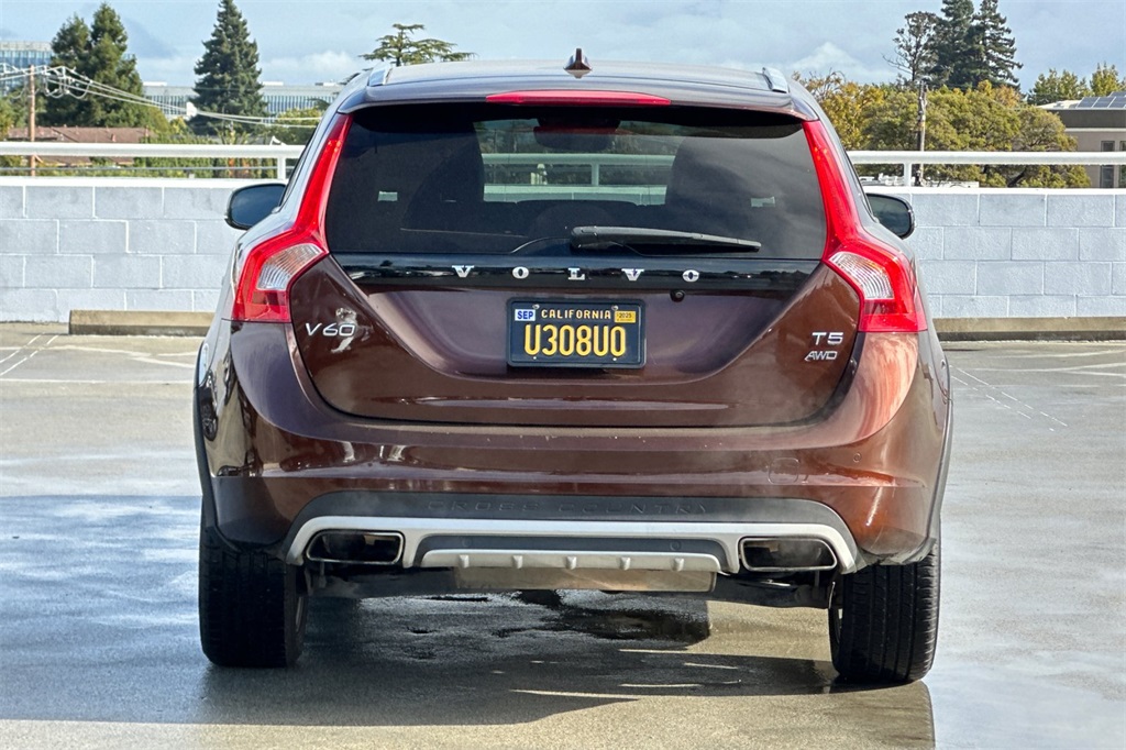 2017 Volvo V60 Cross Country Platinum Image 6 of 37