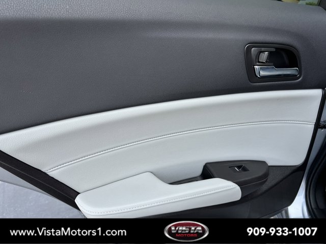 Vehicle image 21 of 29