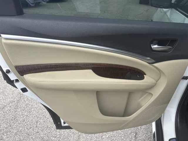 Vehicle image 13 of 32