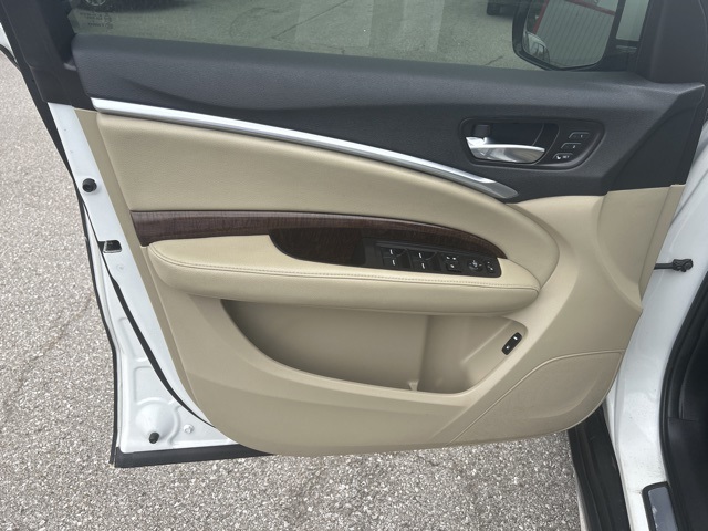 Vehicle image 10 of 32