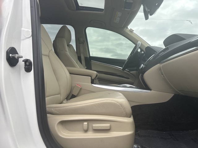 Vehicle image 18 of 32