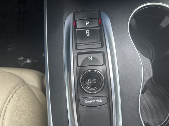 Vehicle image 26 of 32