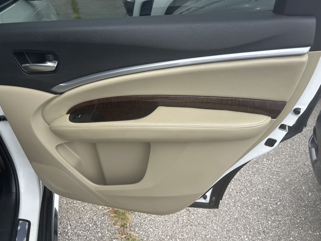 Vehicle image 16 of 32