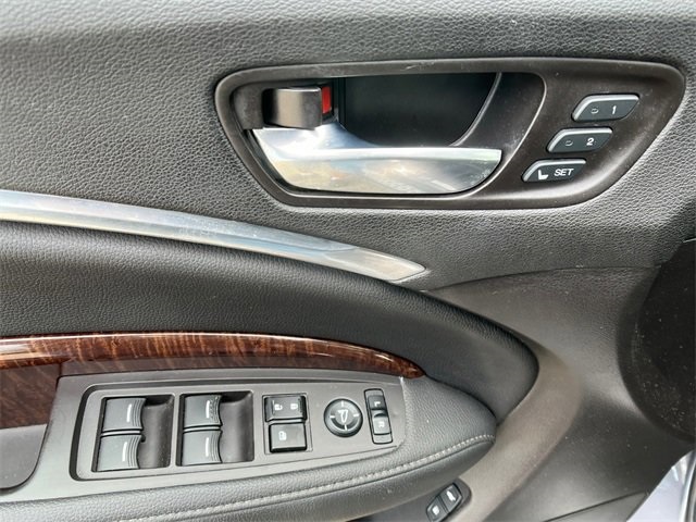 Vehicle image 12 of 40