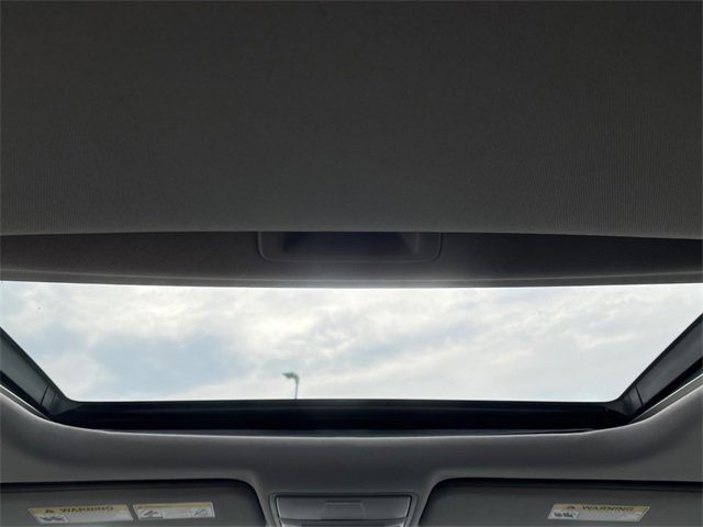 Vehicle image 27 of 40