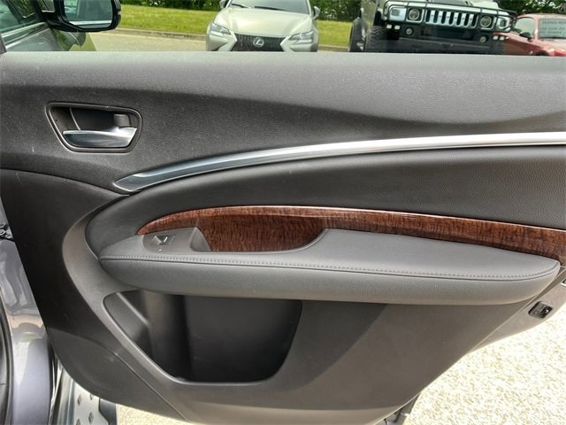 Vehicle image 19 of 40