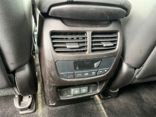 Vehicle image 26 of 40