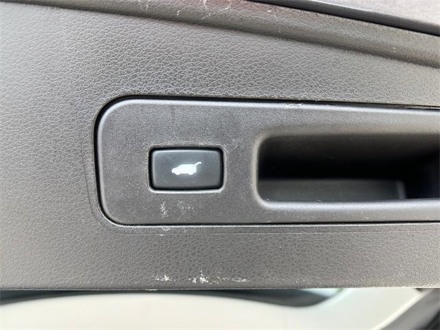 Vehicle image 22 of 40