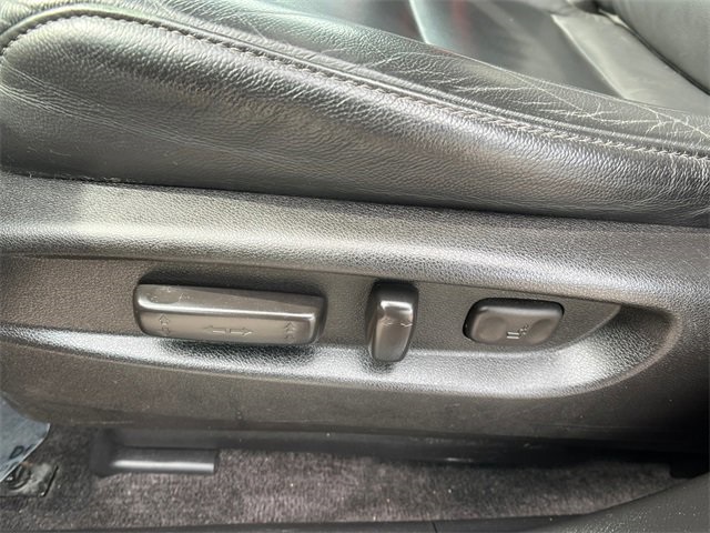 Vehicle image 10 of 40