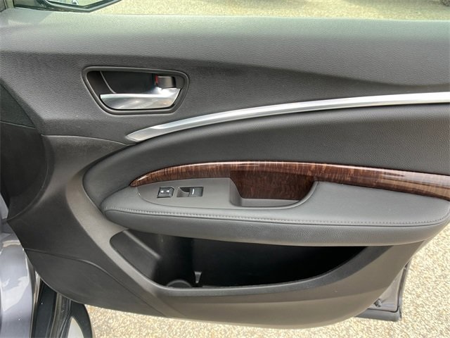 Vehicle image 17 of 40