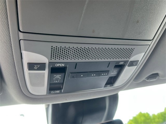 Vehicle image 29 of 40