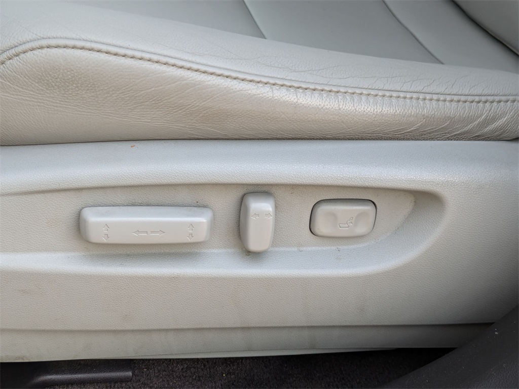 Vehicle image 22 of 30