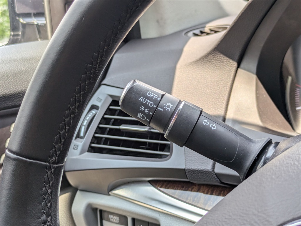 Vehicle image 25 of 30