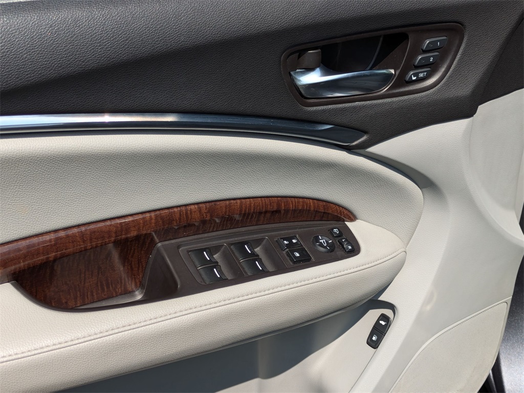 Vehicle image 21 of 30