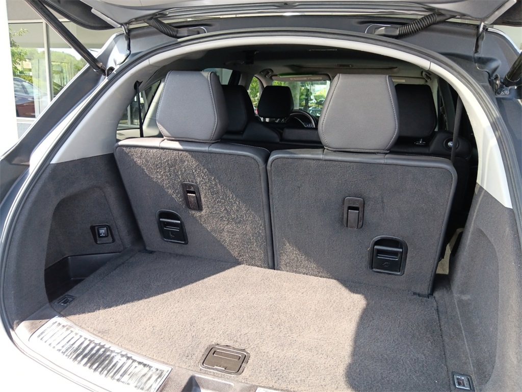 Vehicle image 10 of 28