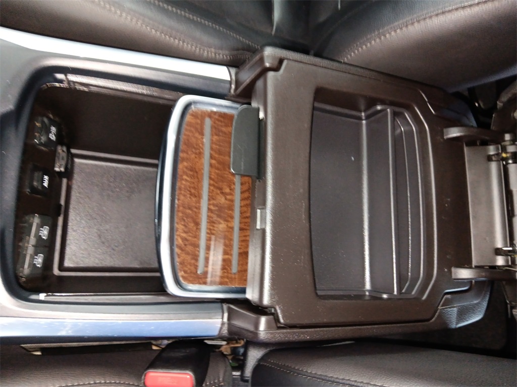 Vehicle image 23 of 28