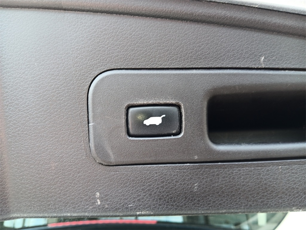 Vehicle image 27 of 28