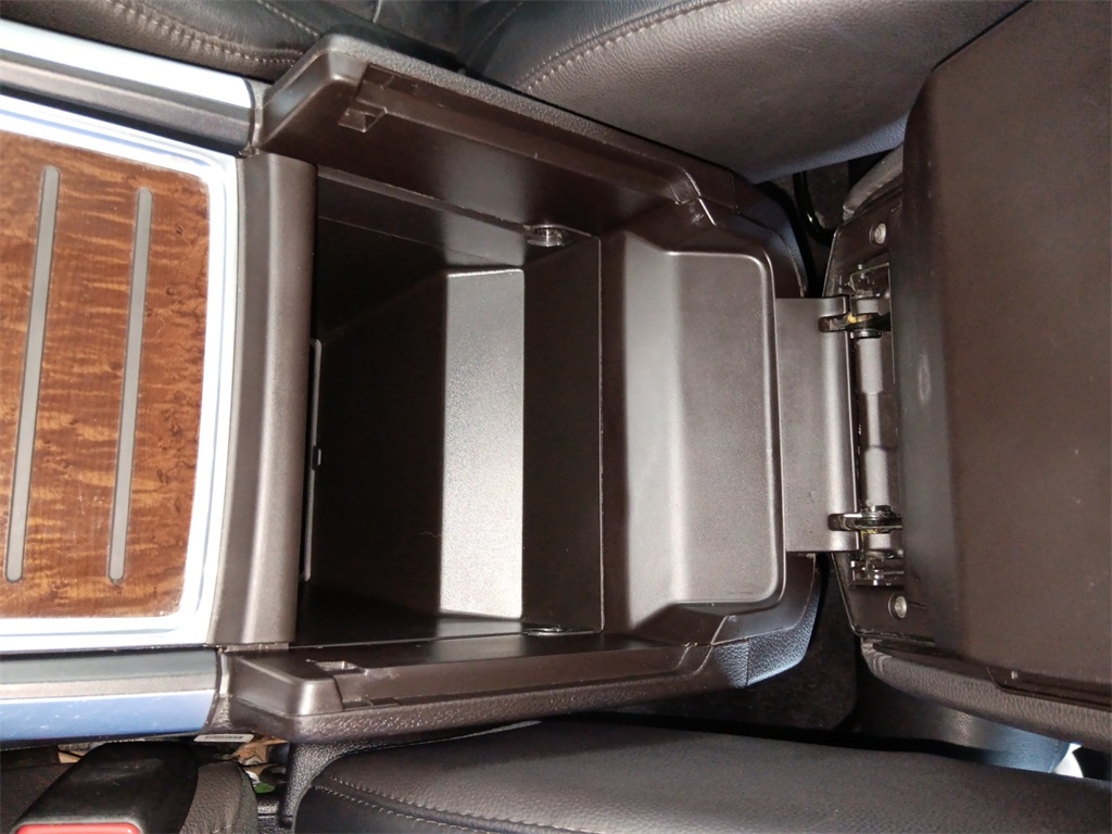 Vehicle image 22 of 28