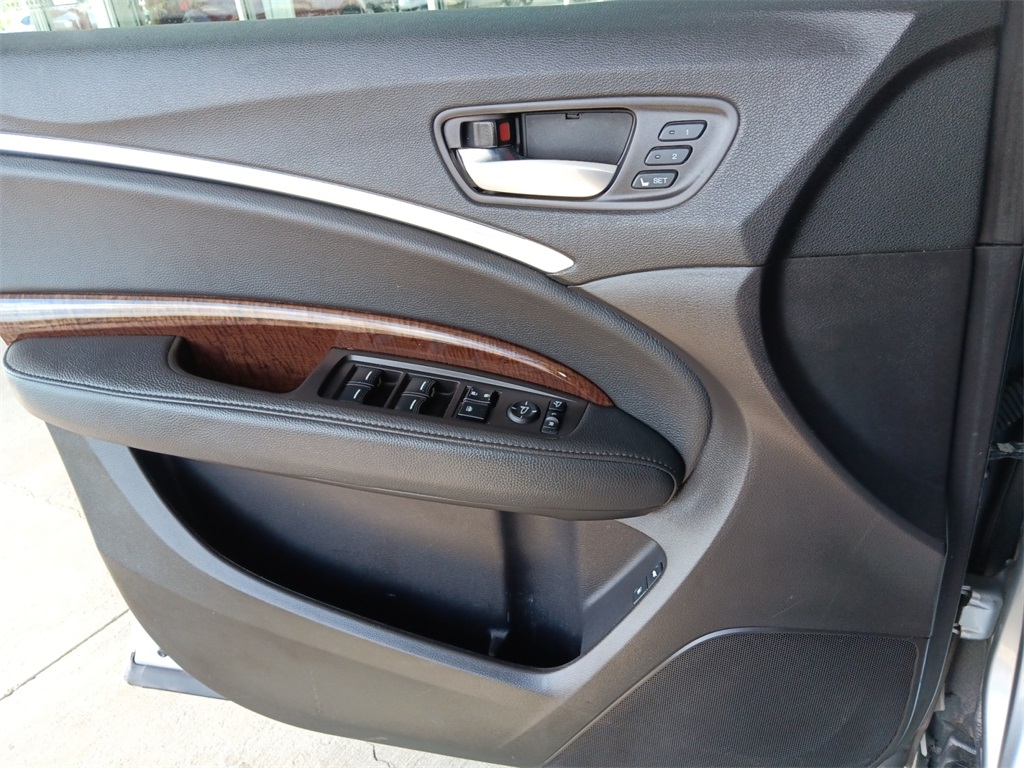 Vehicle image 21 of 28
