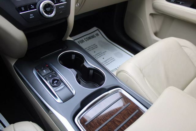 Vehicle image 21 of 48