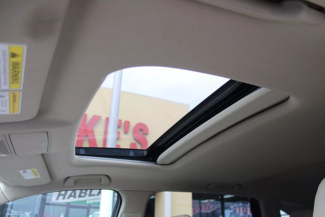 Vehicle image 33 of 48