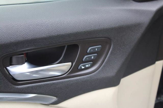 Vehicle image 10 of 48