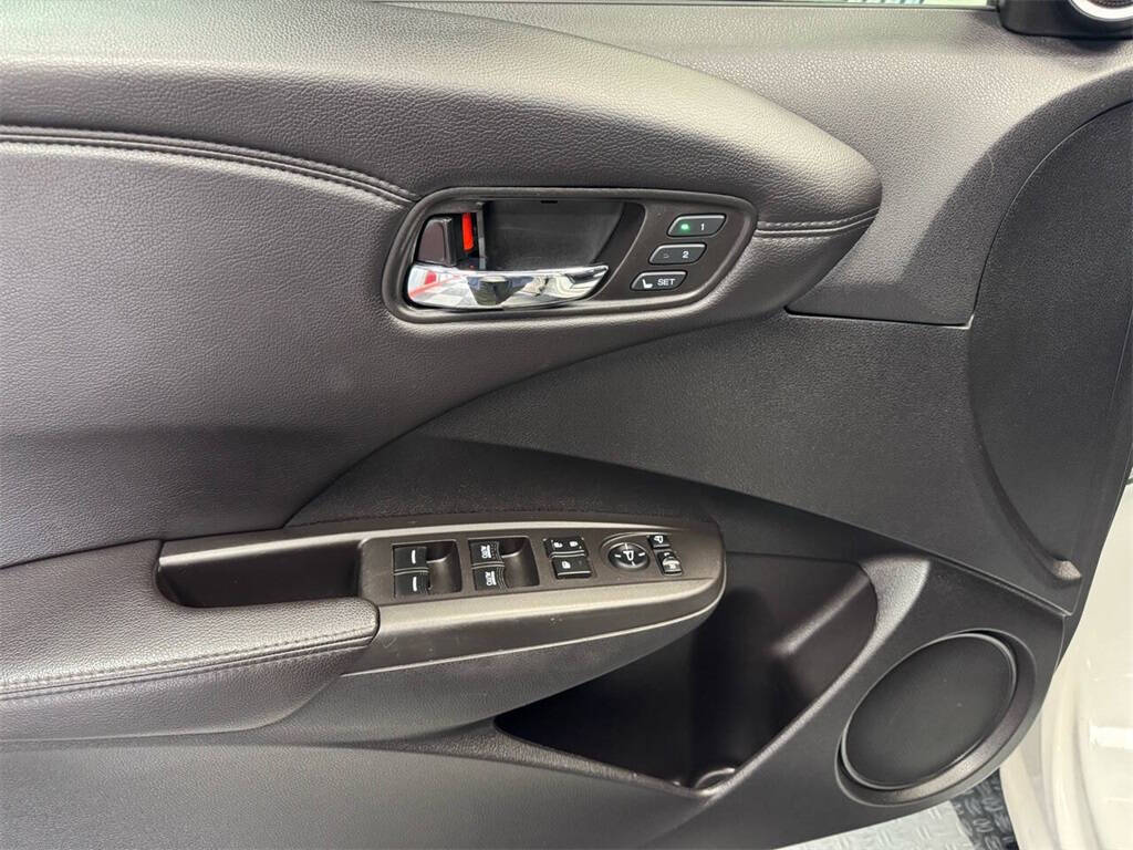 Vehicle image 19 of 24