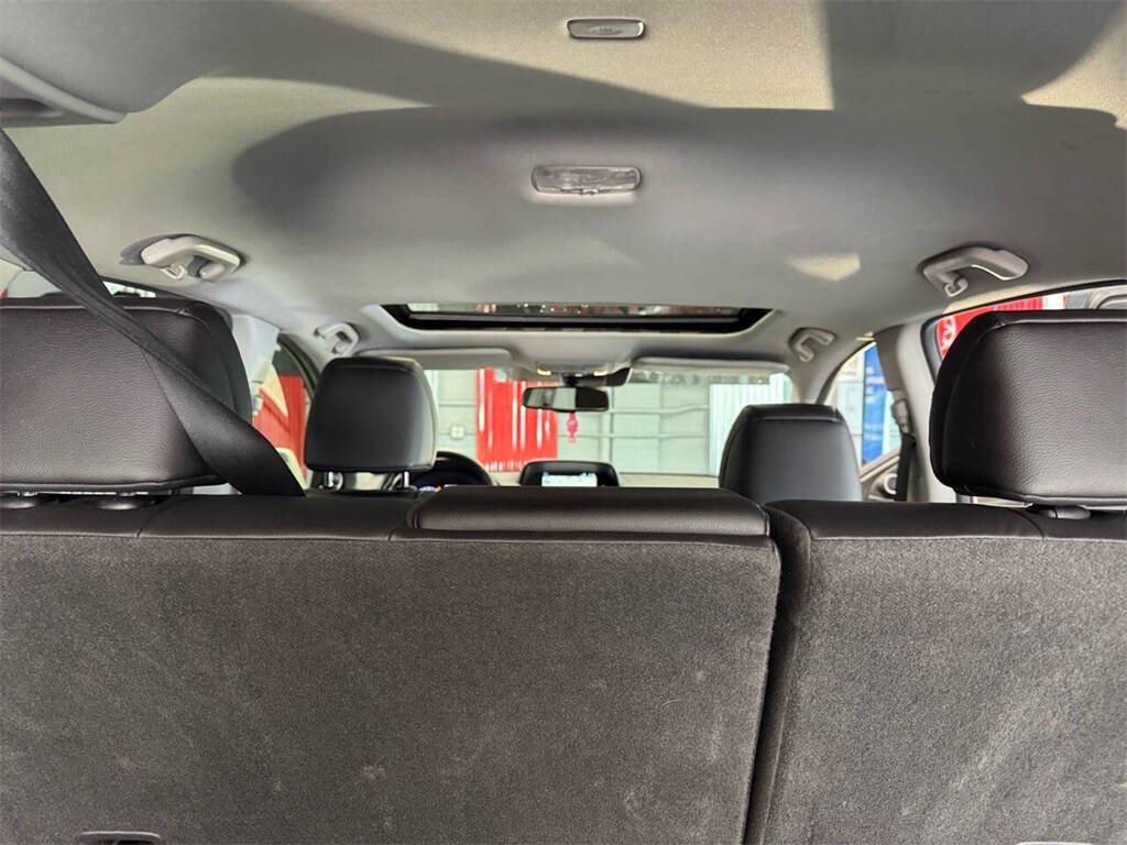 Vehicle image 14 of 24