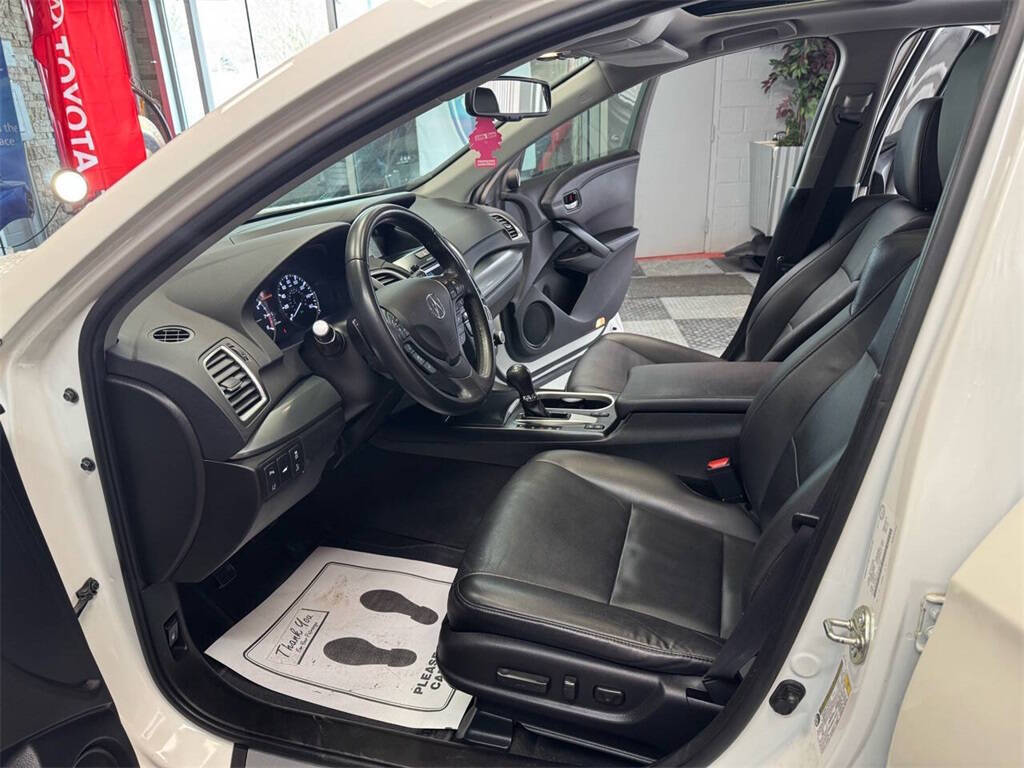 Vehicle image 16 of 24