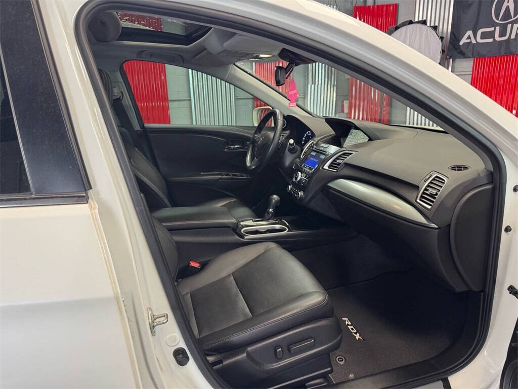 Vehicle image 11 of 24