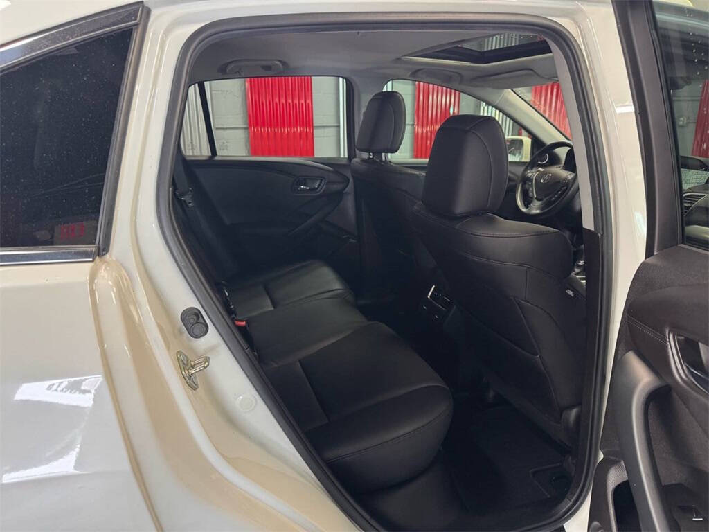 Vehicle image 12 of 24