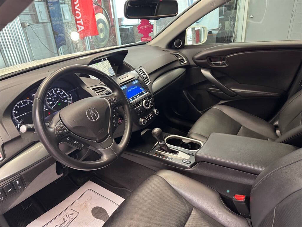 Vehicle image 18 of 24