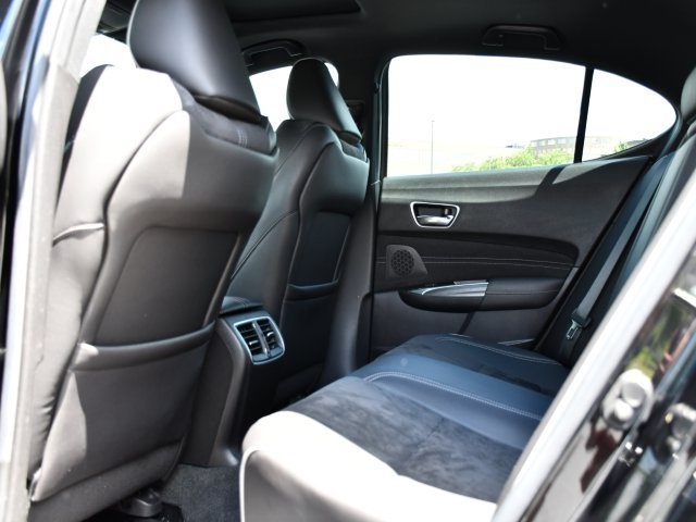 Vehicle image 23 of 36