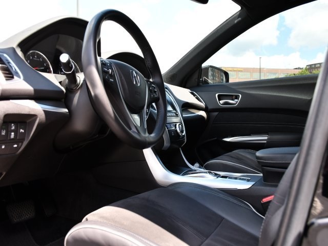 Vehicle image 22 of 36