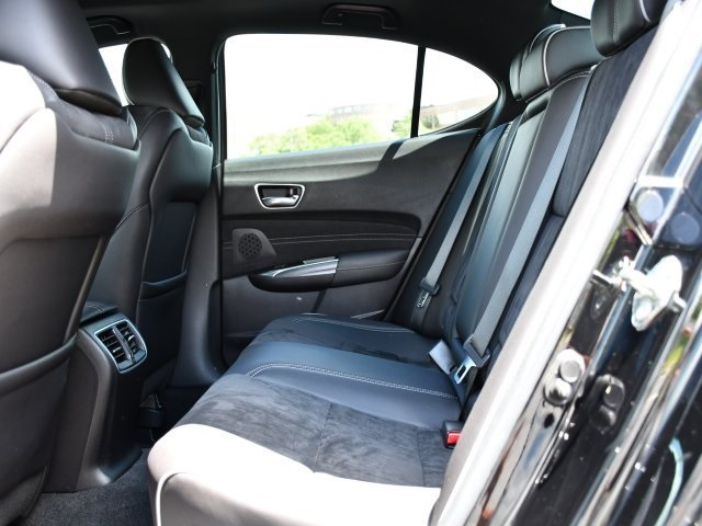 Vehicle image 24 of 36