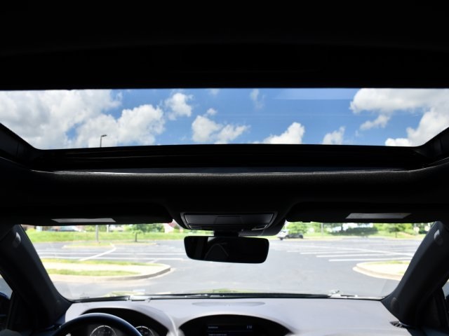 Vehicle image 33 of 36