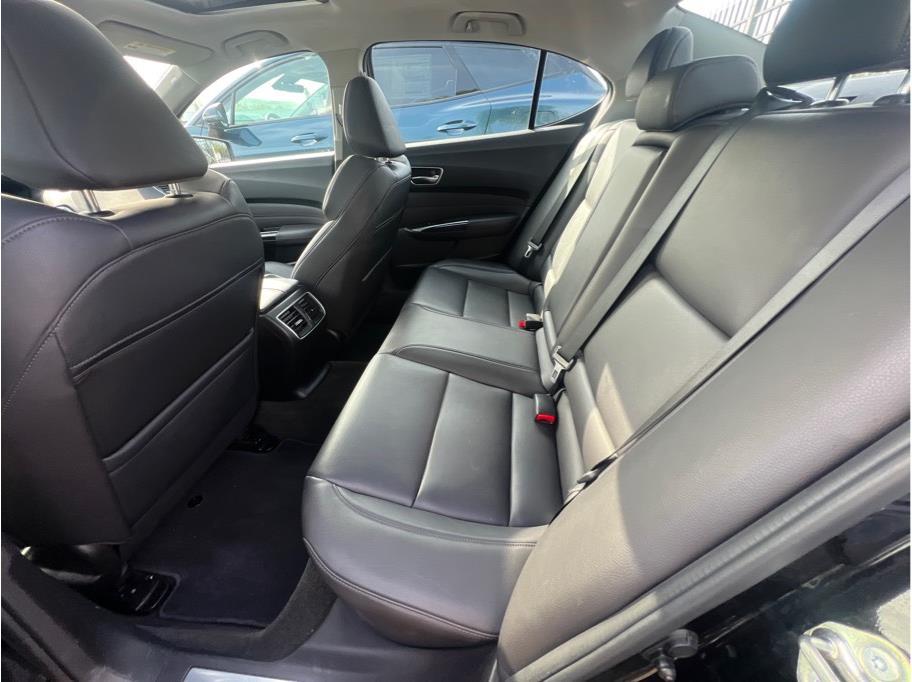Vehicle image 22 of 28