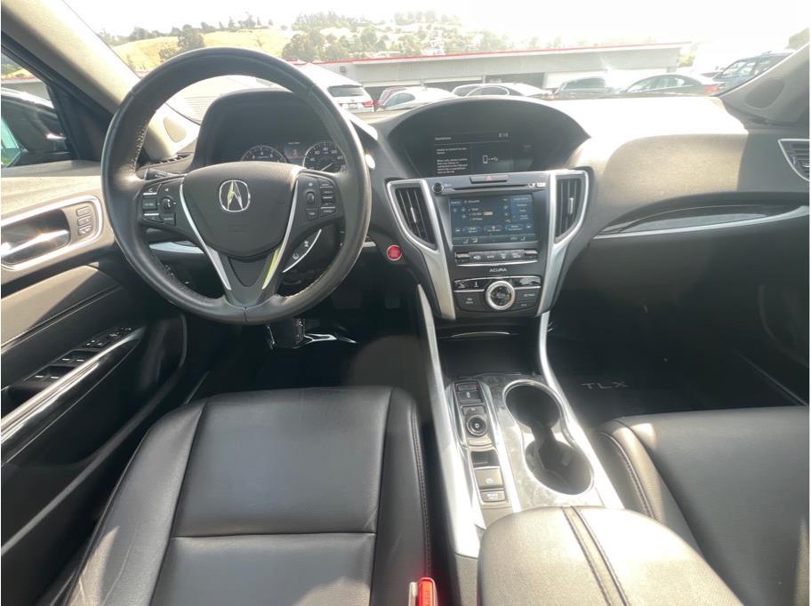 Vehicle image 23 of 28