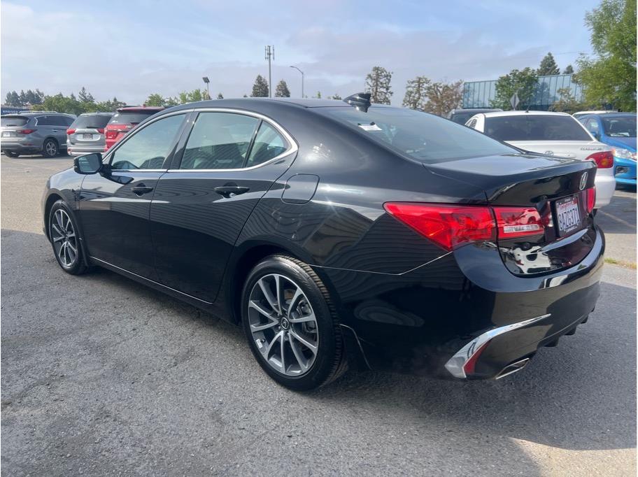 Vehicle image 8 of 28
