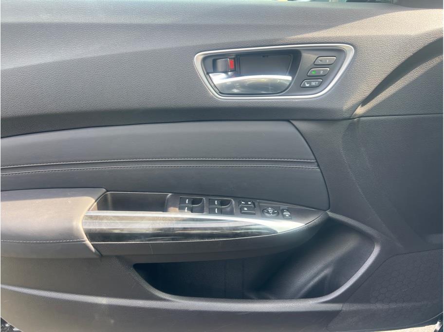 Vehicle image 9 of 28