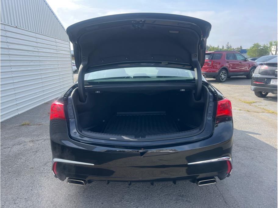 Vehicle image 11 of 28