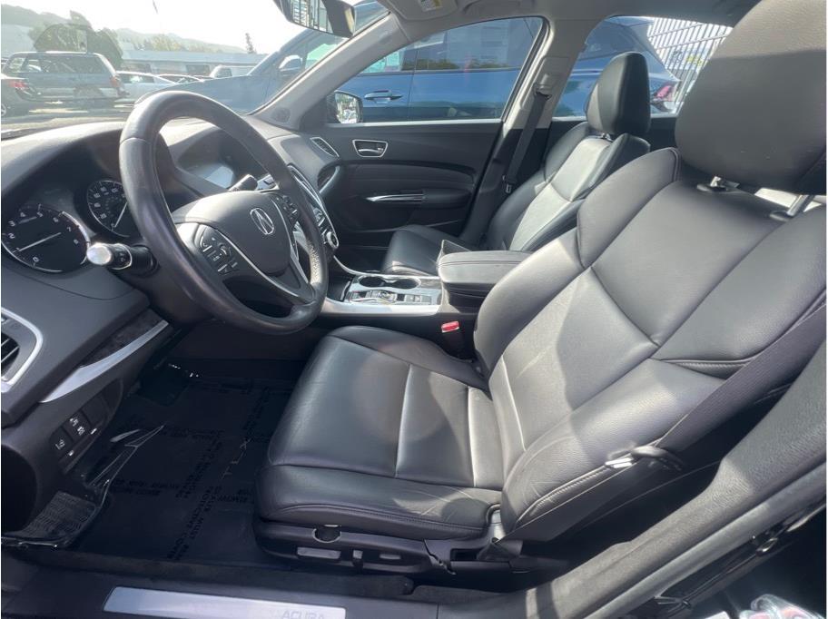 Vehicle image 21 of 28