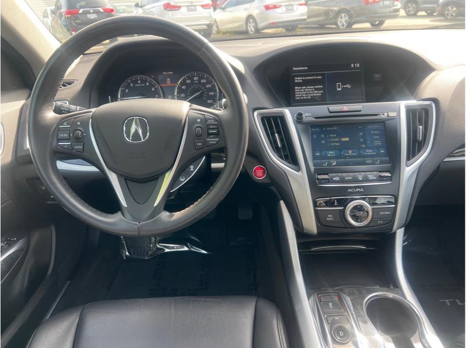Vehicle image 24 of 28