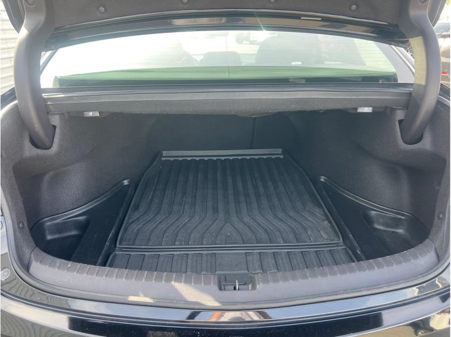 Vehicle image 10 of 28