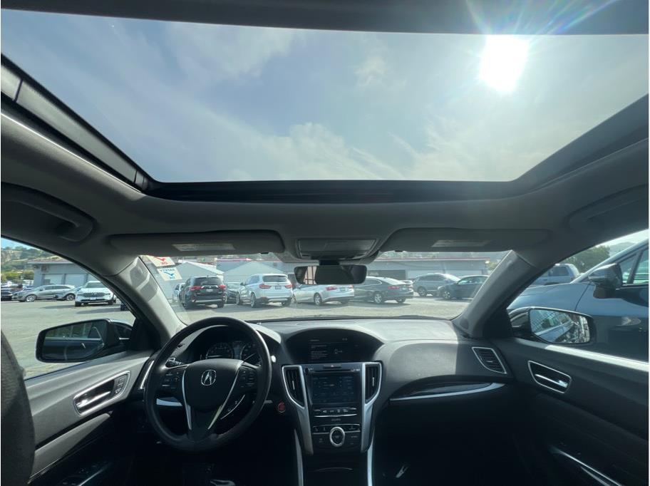Vehicle image 26 of 28