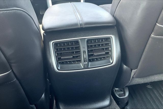 Vehicle image 24 of 39